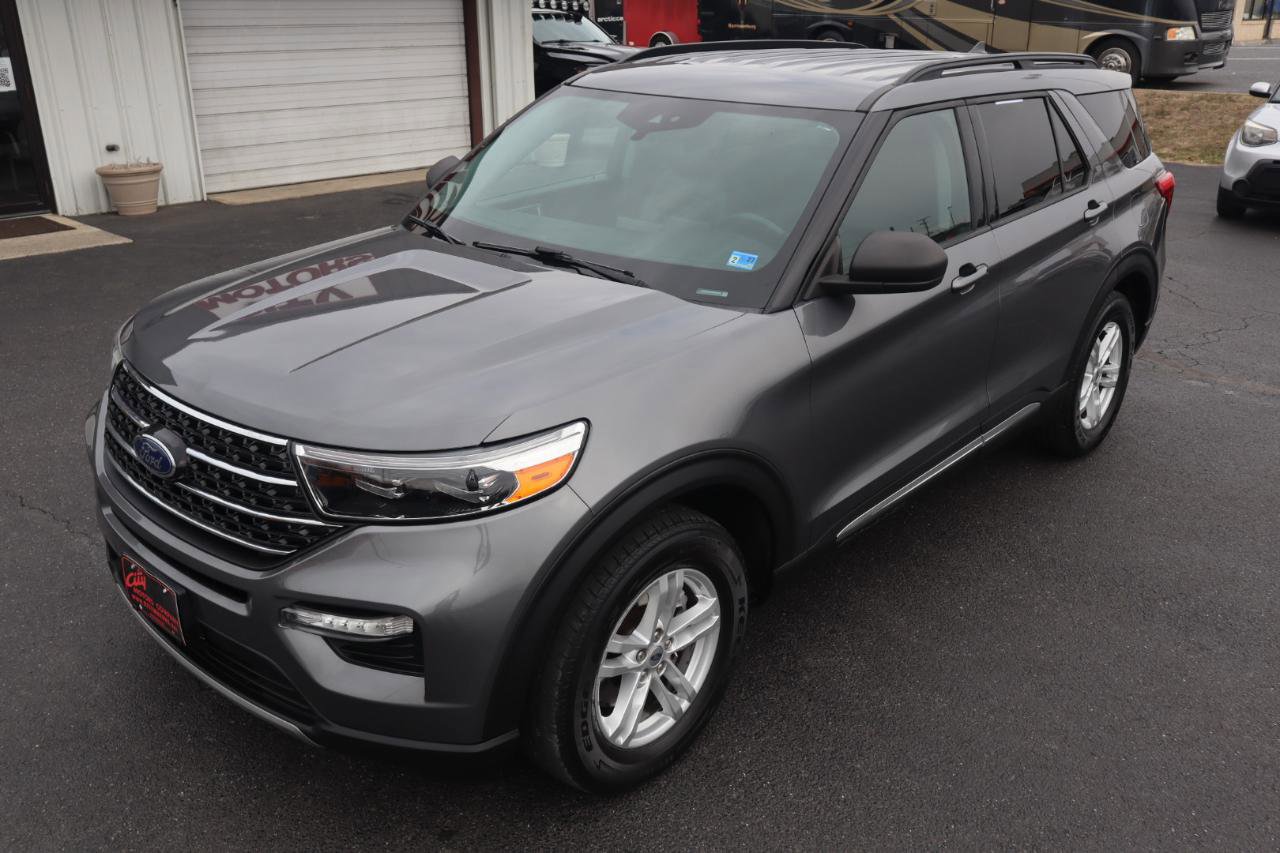 Used 2021 Ford Explorer XLT w/ Equipment Group 202A image 11