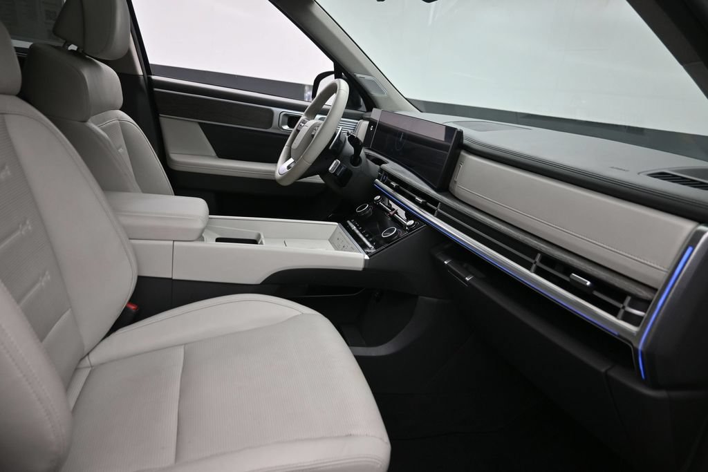 Used 2024 Hyundai Santa Fe Limited AWD/4WD image 9