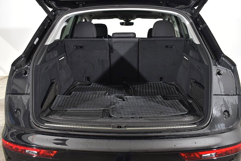 Used 2020 Audi Q5 e Prestige w/ Prestige Package image 5