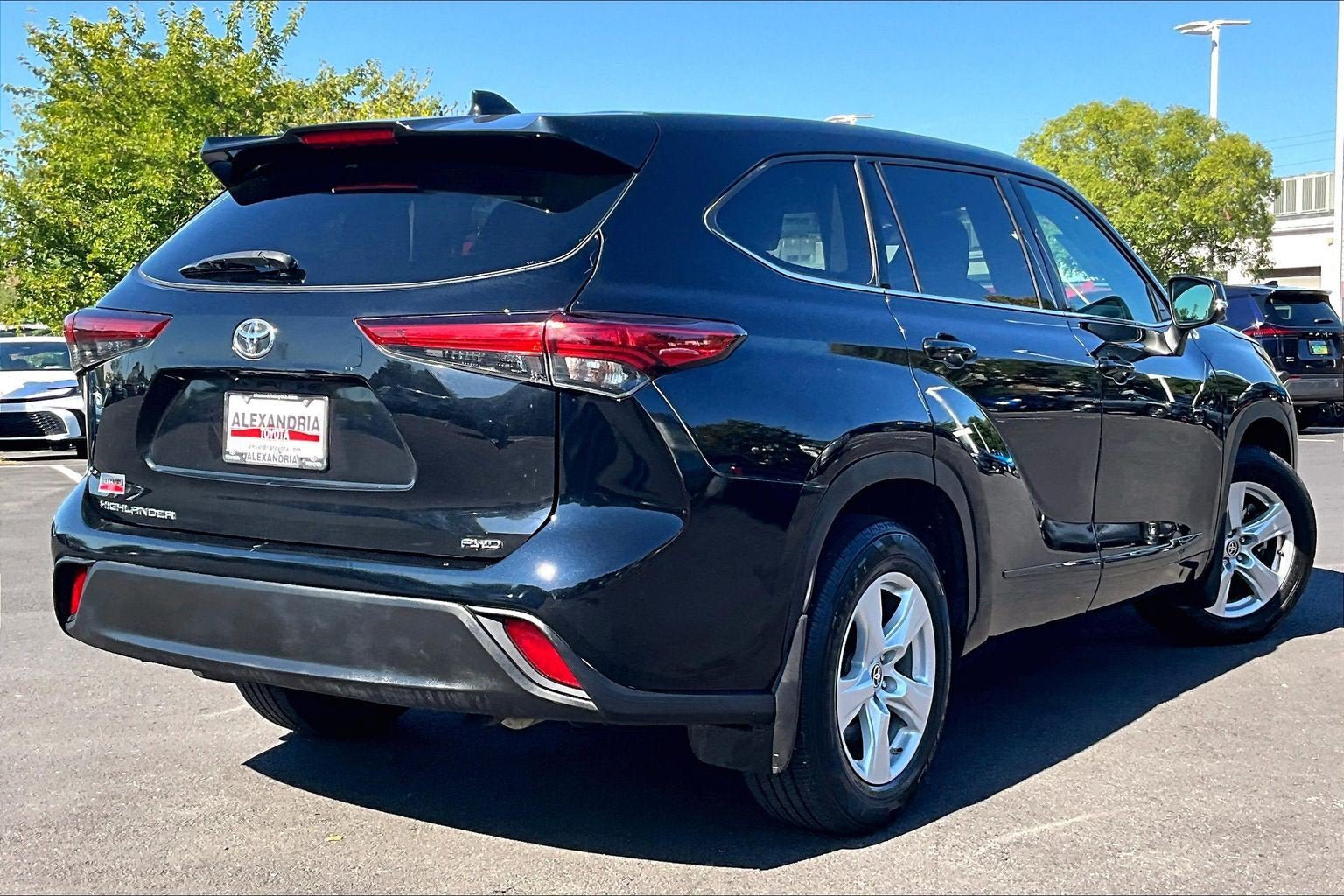 Used 2021 Toyota Highlander L AWD/4WD image 11