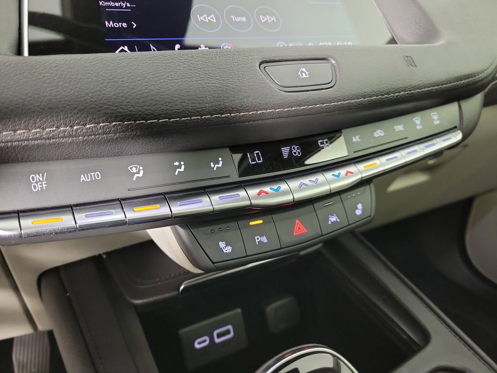 Used 2021 Cadillac XT4 Luxury w/ Cold Weather Package FWD image 28
