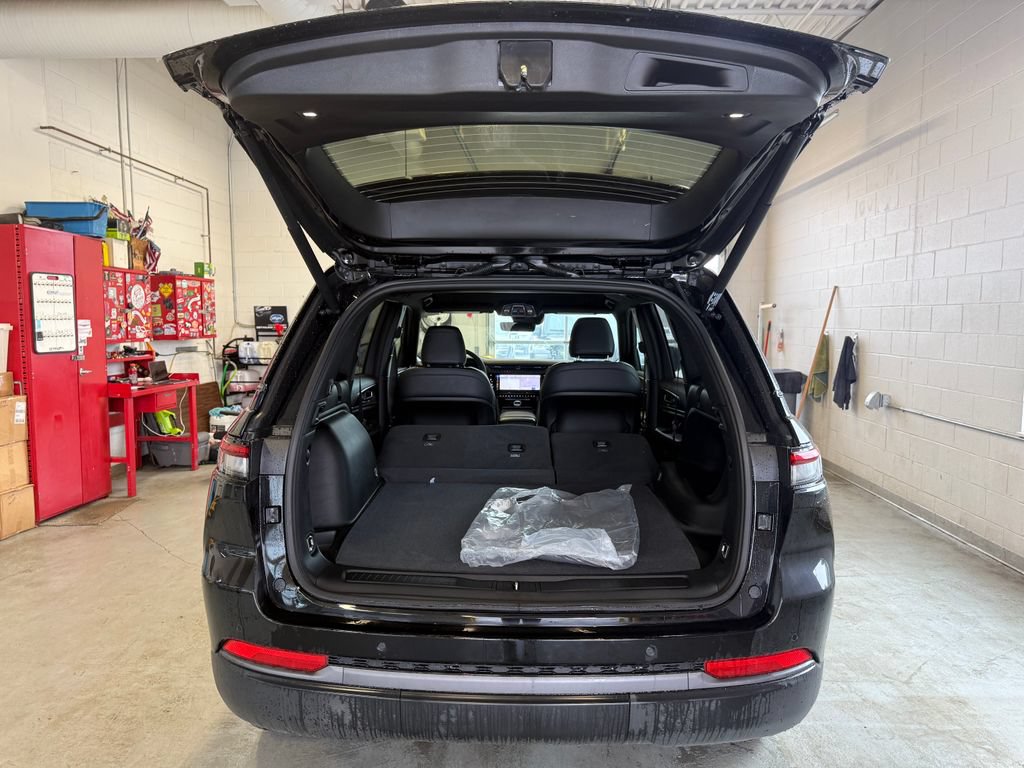New 2026 Jeep Grand Cherokee Altitude AWD/4WD image 37