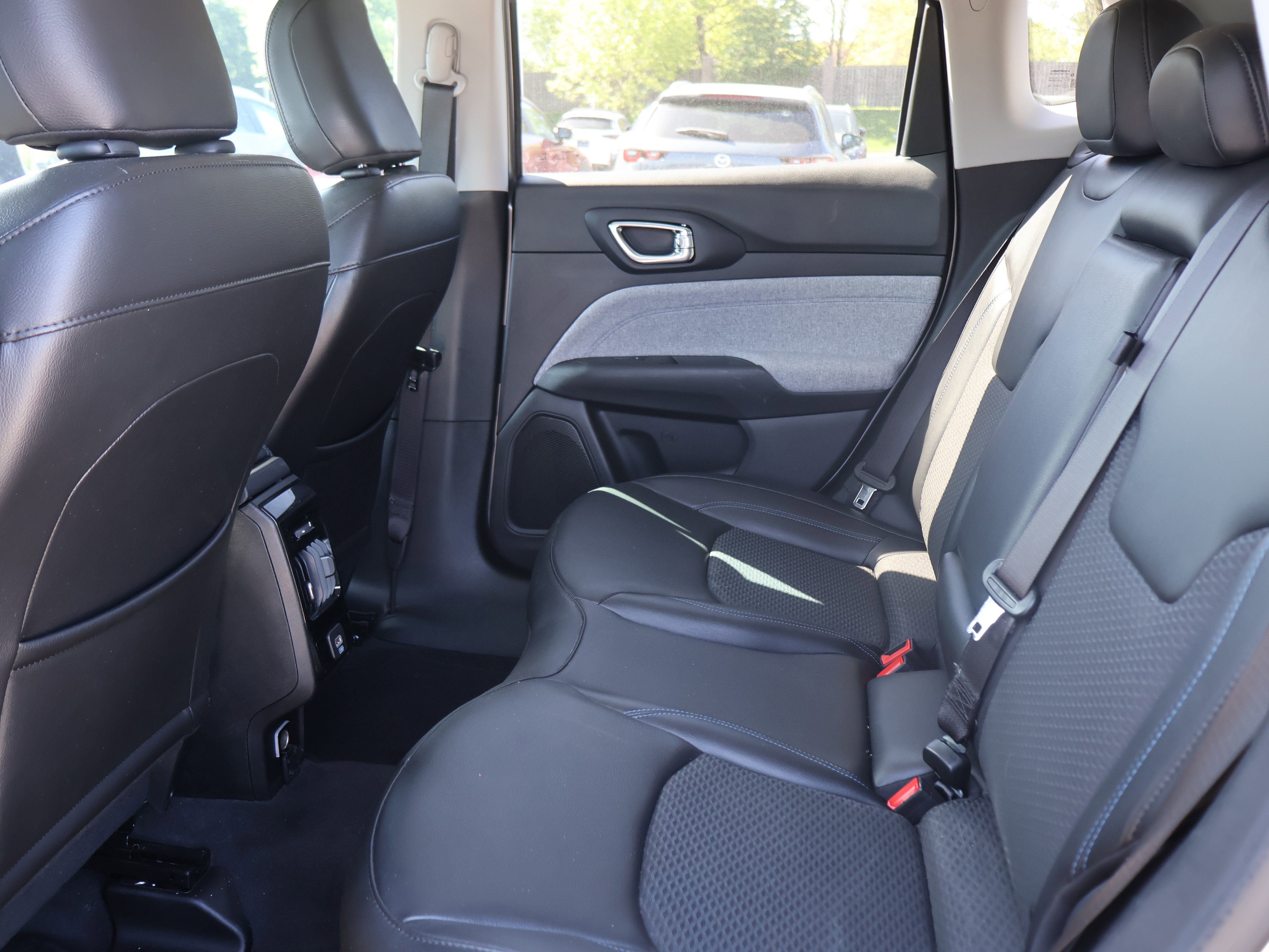 Used 2022 Jeep Compass Latitude AWD/4WD image 16
