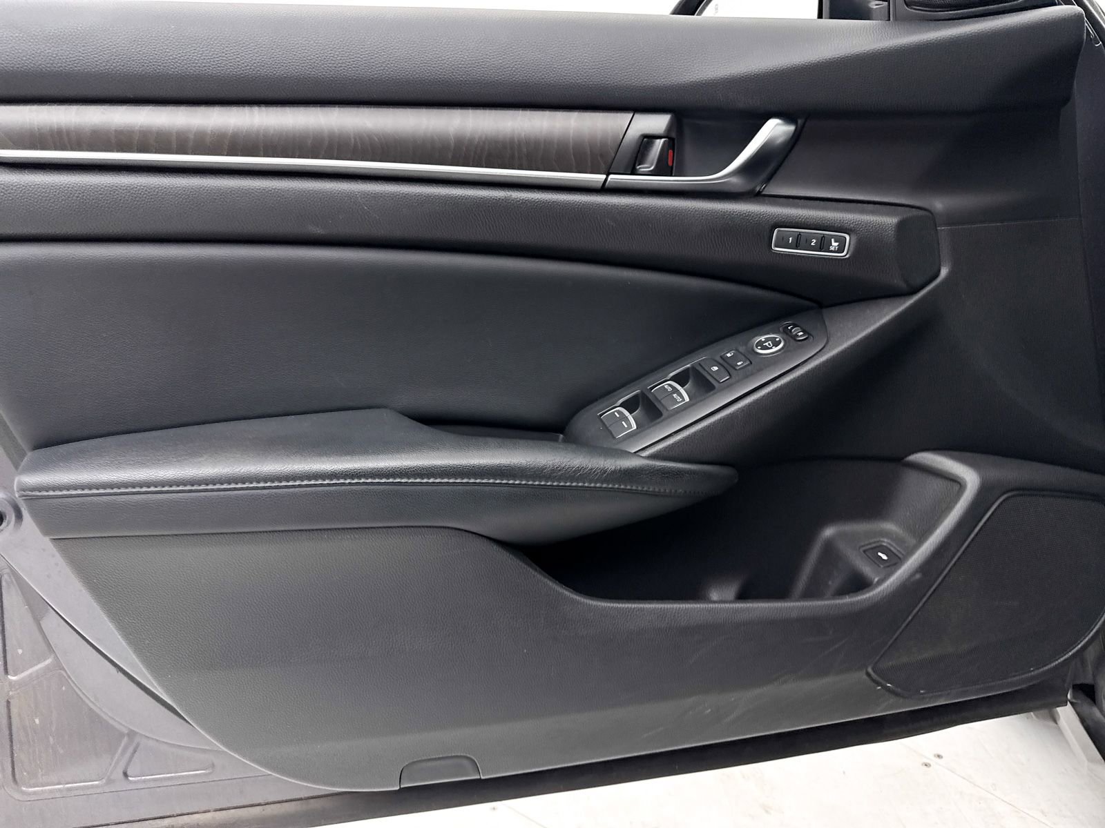 Used 2018 Honda Accord EX-L image 25