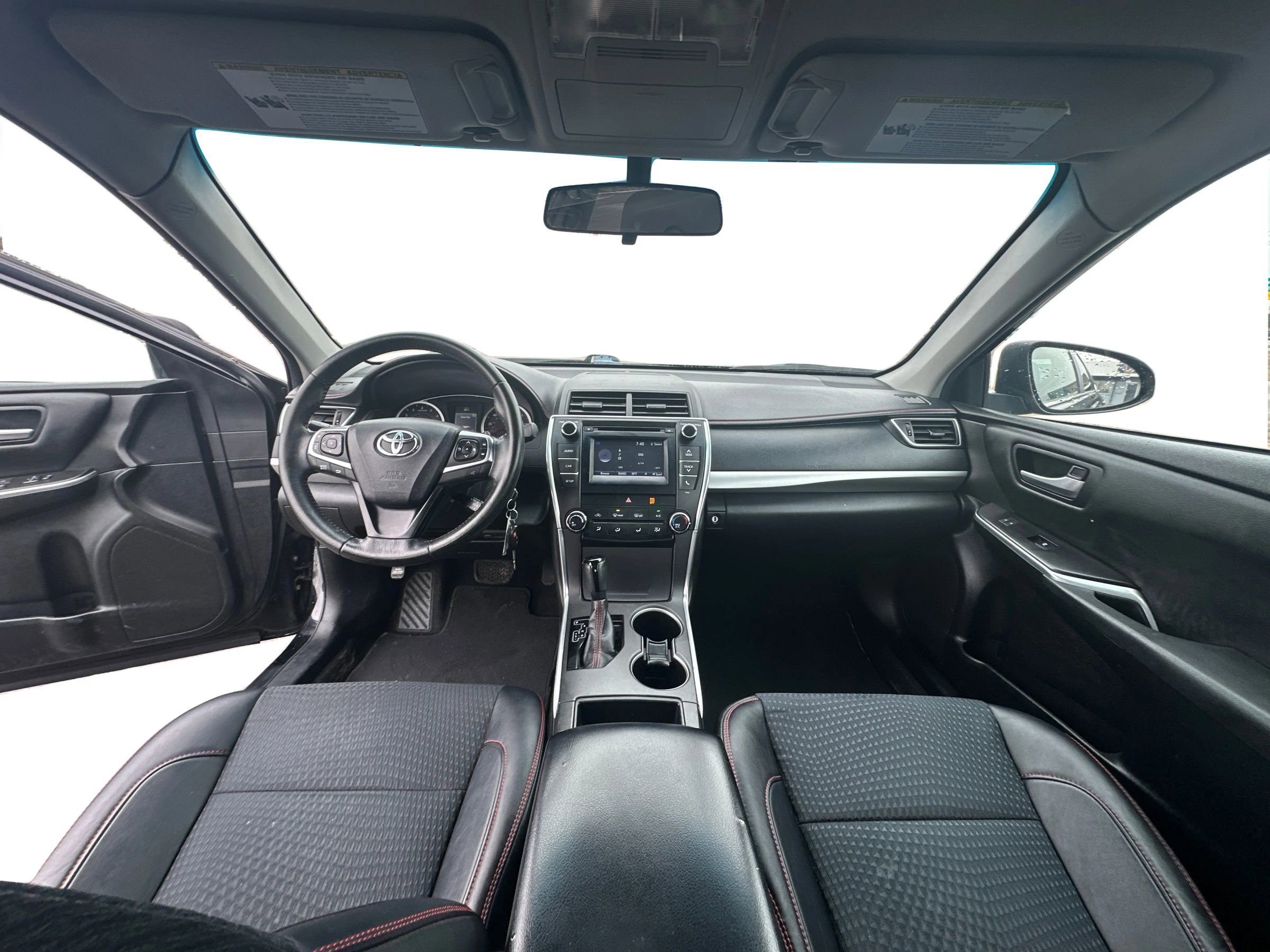 Used 2015 Toyota Camry SE image 11