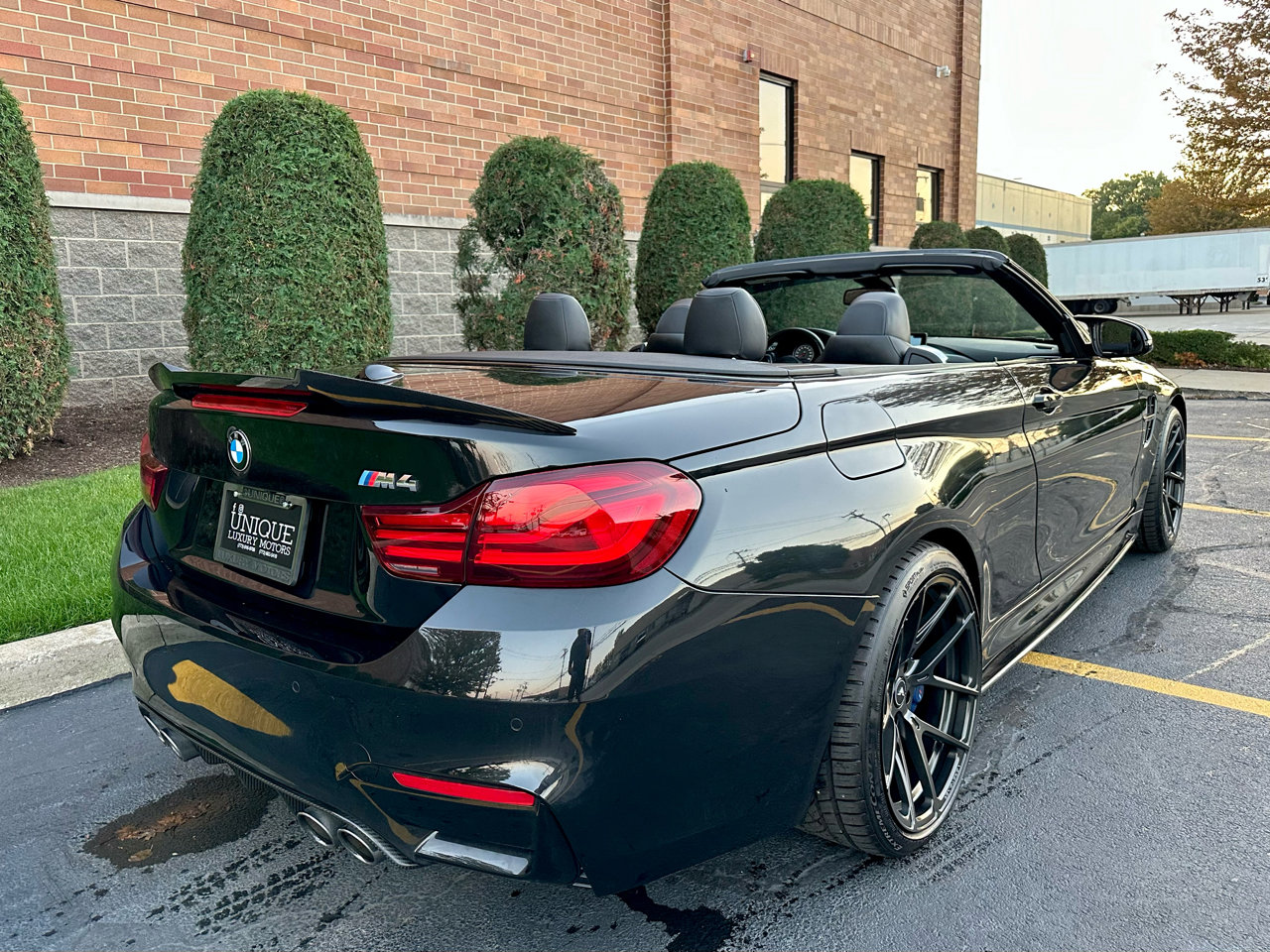 Used 2020 BMW M4 Convertible image 22