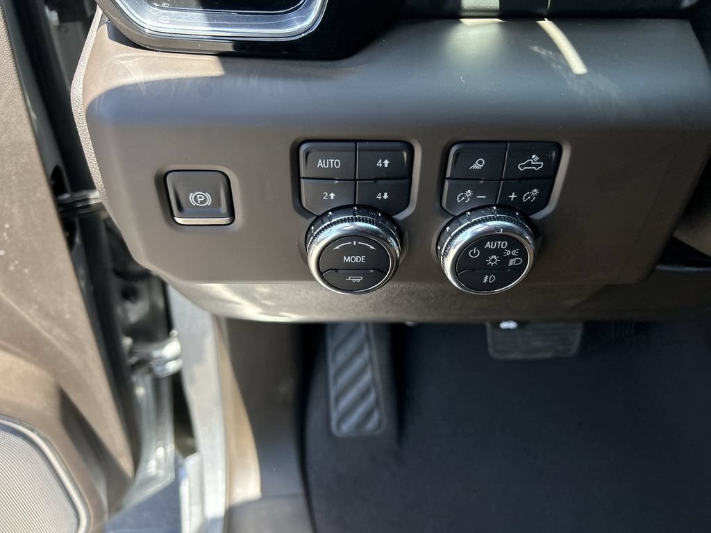 Used 2025 GMC Sierra 1500 Denali w/ Denali Reserve Package AWD/4WD image 18