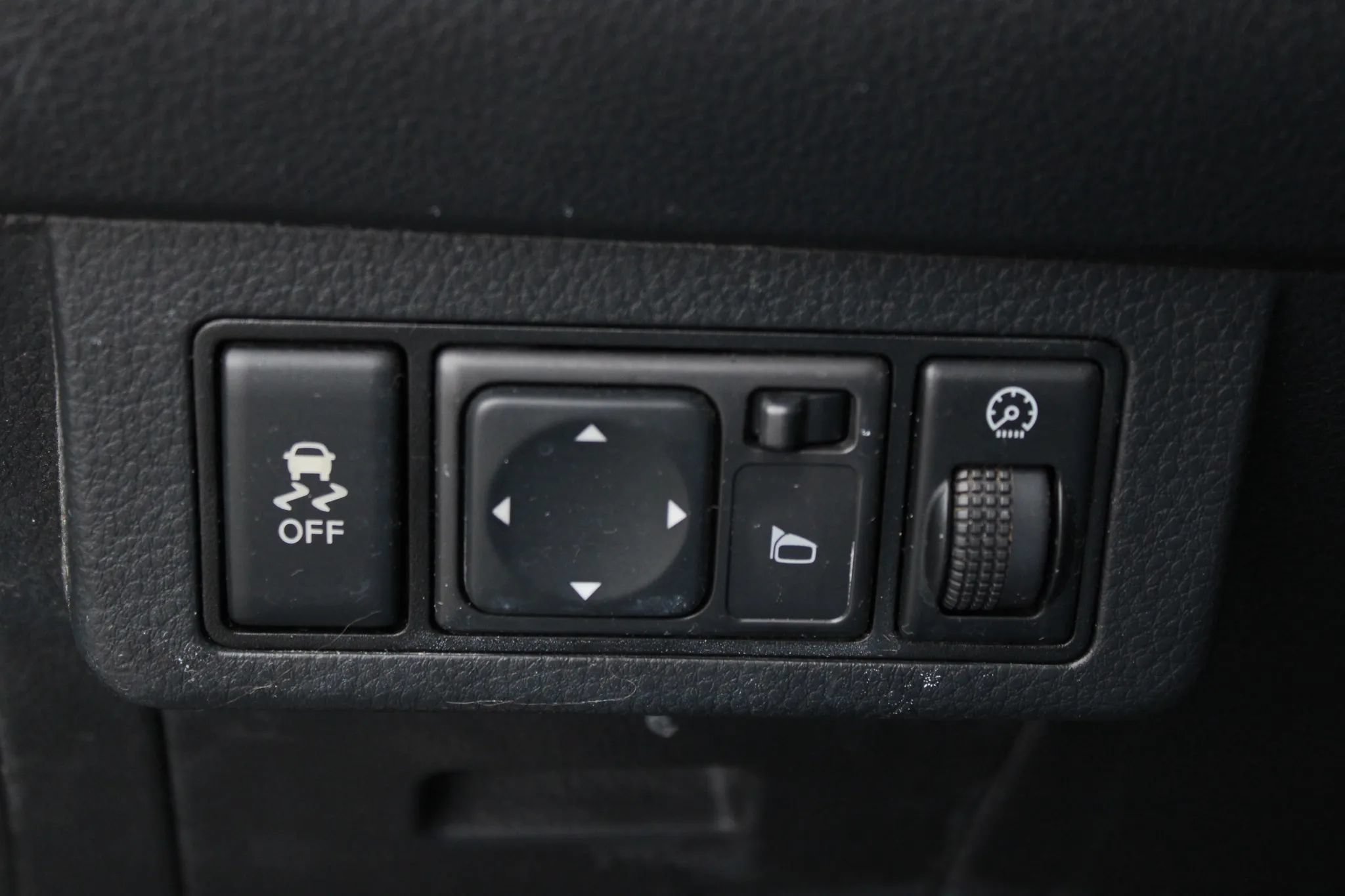 Used 2012 Nissan Versa 1.8 S w/ Plus Pkg FWD image 13
