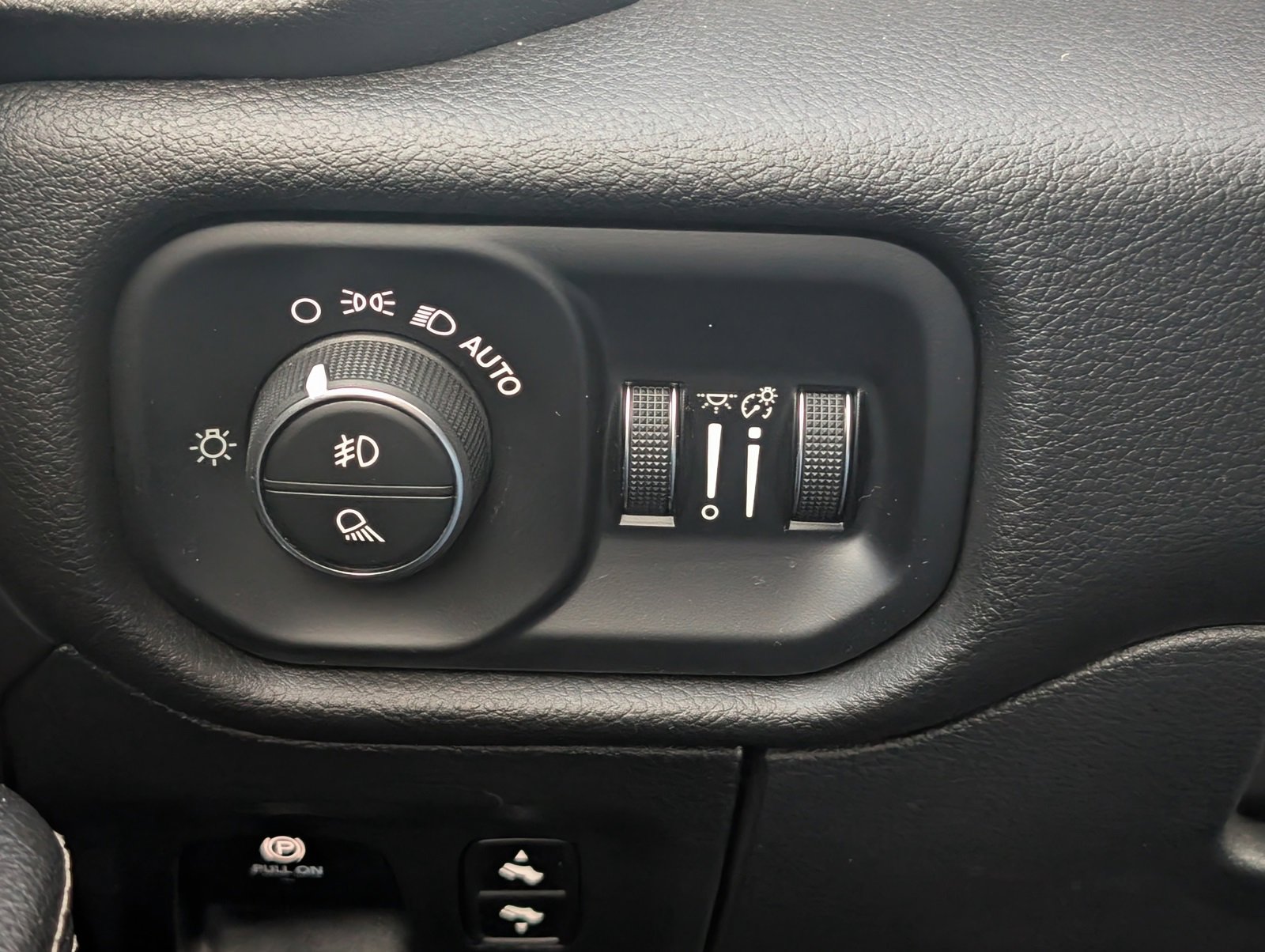 Used 2025 RAM 1500 Laramie image 7