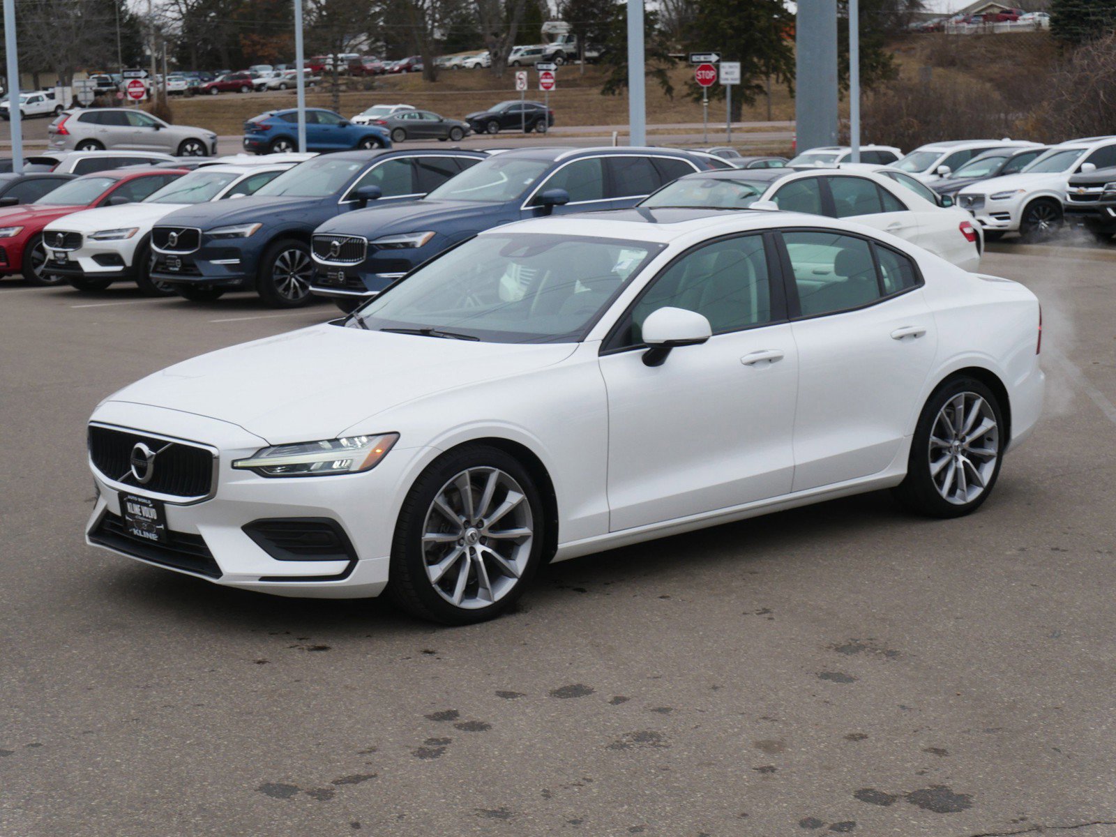 Used 2019 Volvo S60 T6 Momentum w/ Premium Package image 3