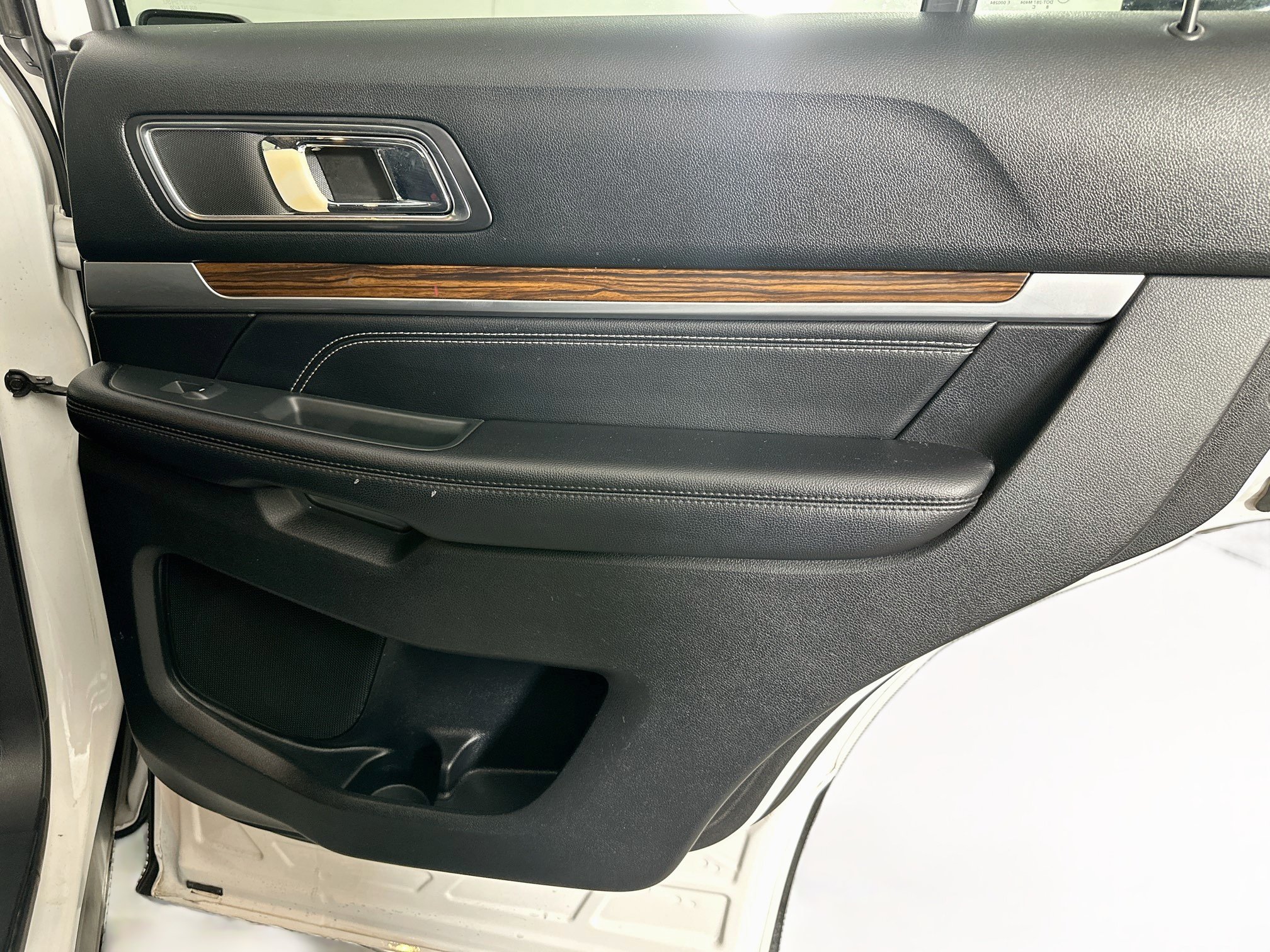 Used 2018 Ford Explorer Limited w/ Equipment Group 301A FWD image 32