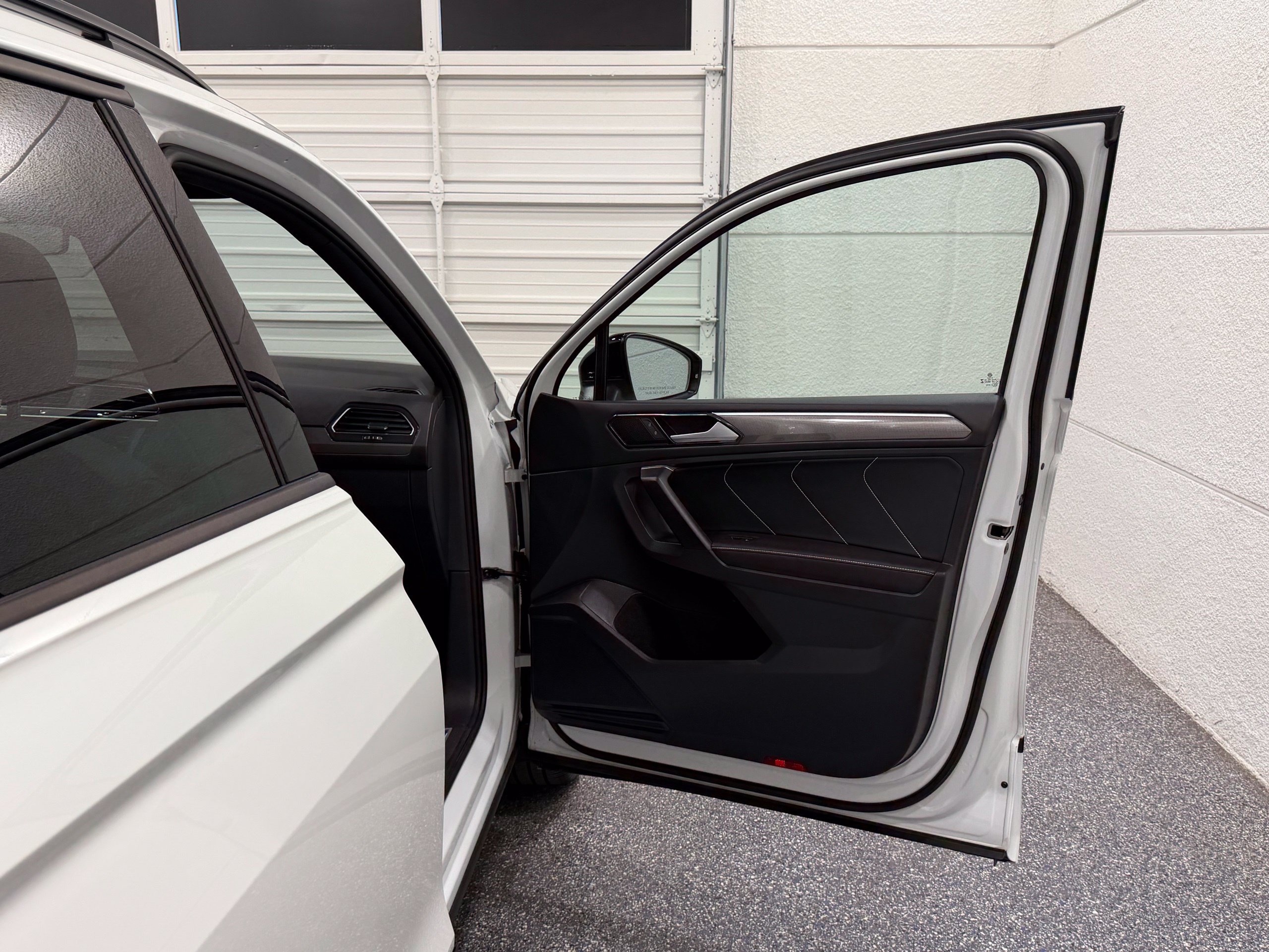 Certified 2023 Volkswagen Tiguan SE R-Line FWD image 29