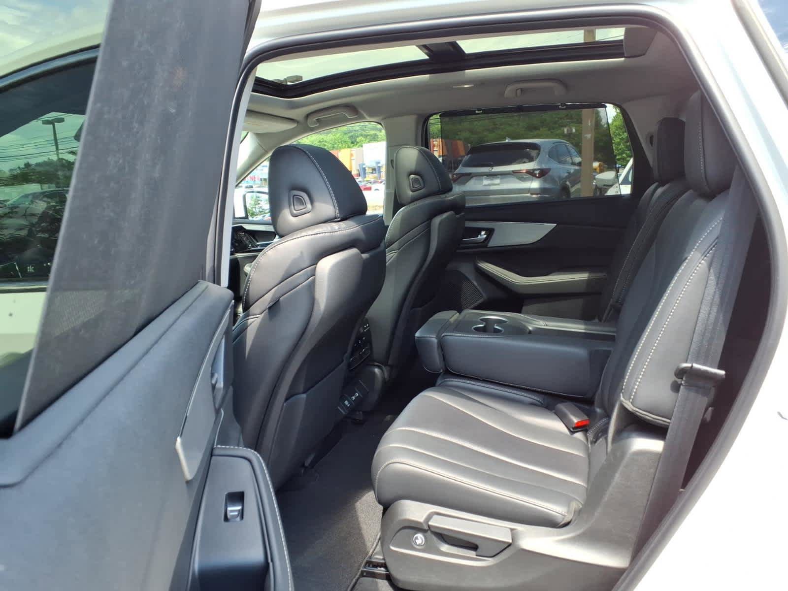 Used 2024 Acura MDX SH-AWD w/ Technology Package image 22
