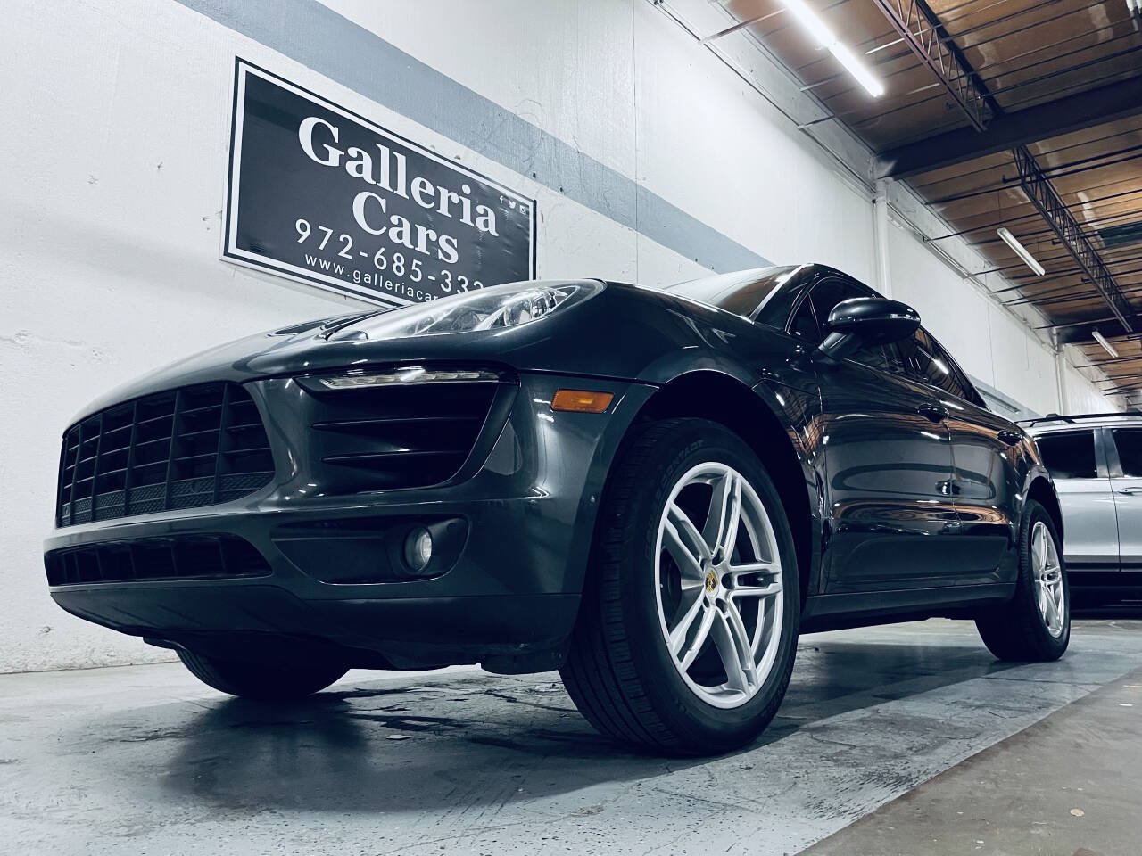 Used 2017 Porsche Macan AWD/4WD image 2