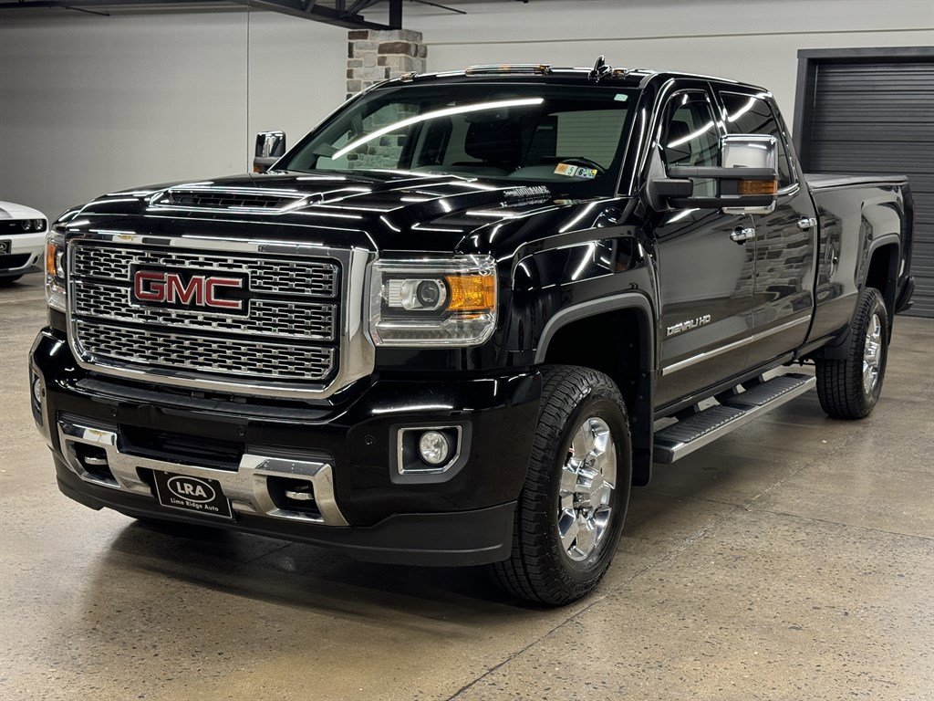 Used 2018 GMC Sierra 3500 Denali w/ Duramax Plus Package AWD/4WD image 3
