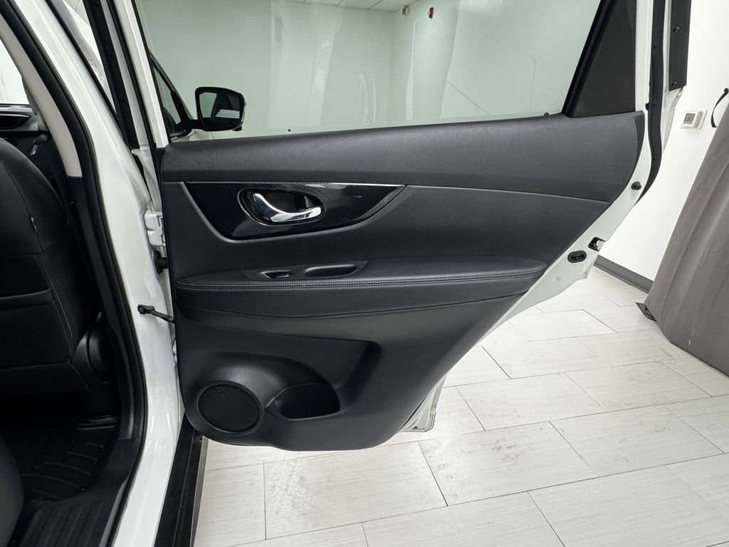 Used 2018 Nissan Rogue SL w/ Premium Package image 15