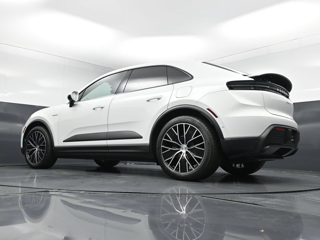 New 2026 Porsche Macan 4 Electric AWD/4WD image 22