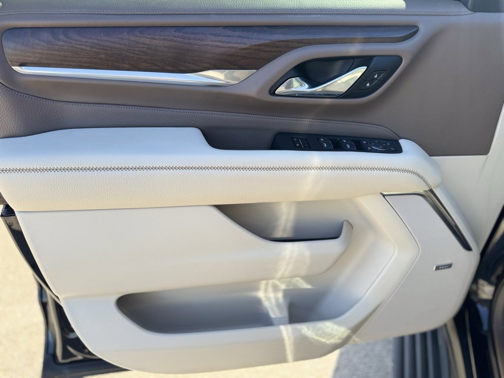 Used 2021 GMC Yukon XL Denali w/ Denali Premium Package image 11