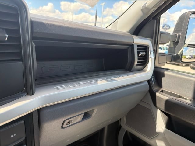Used 2024 Ford F550 4x4 Regular Cab Super Duty image 22