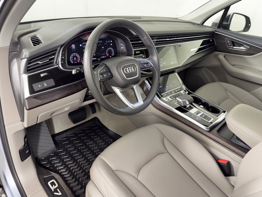 Used 2023 Audi Q7 2.0T Premium w/ Convenience Package AWD/4WD image 4