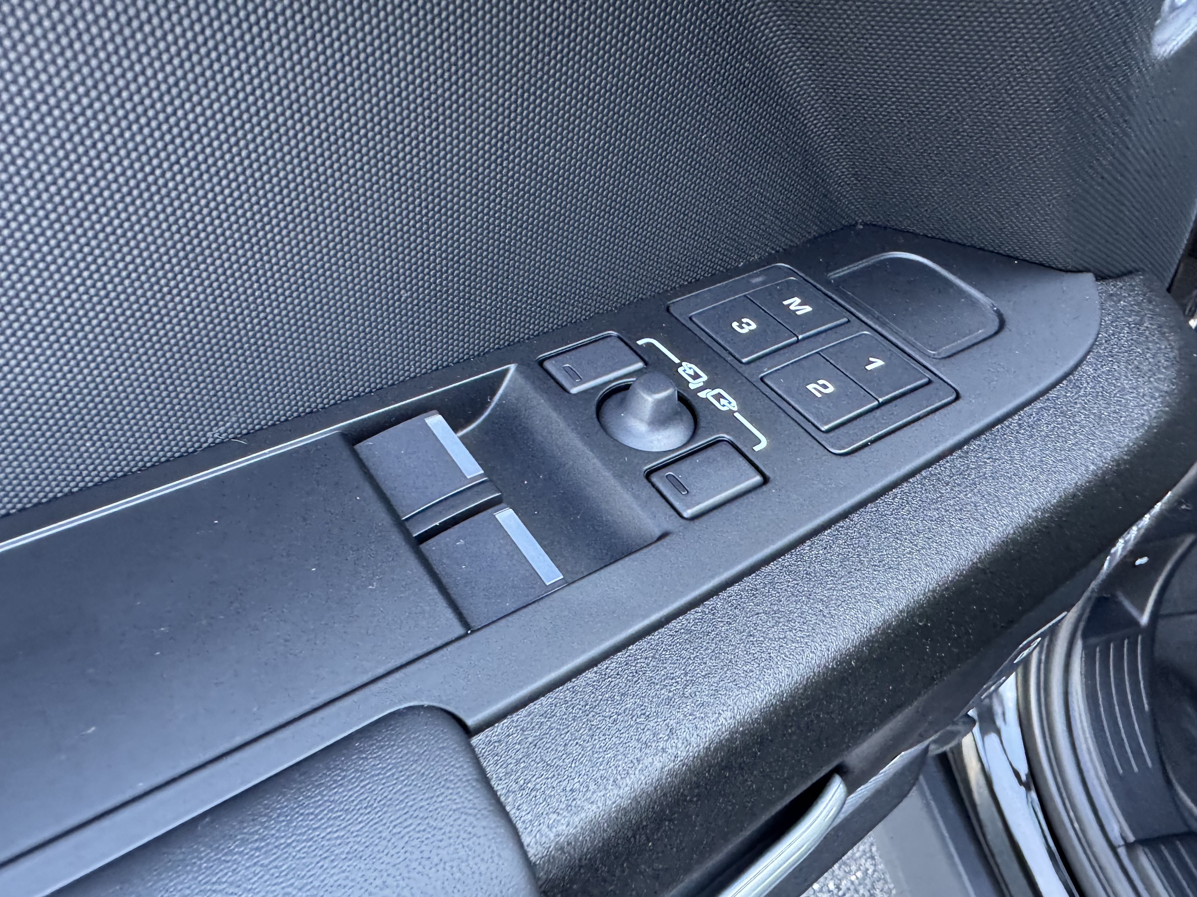 Certified 2024 Land Rover Defender 90 V8 AWD/4WD image 11