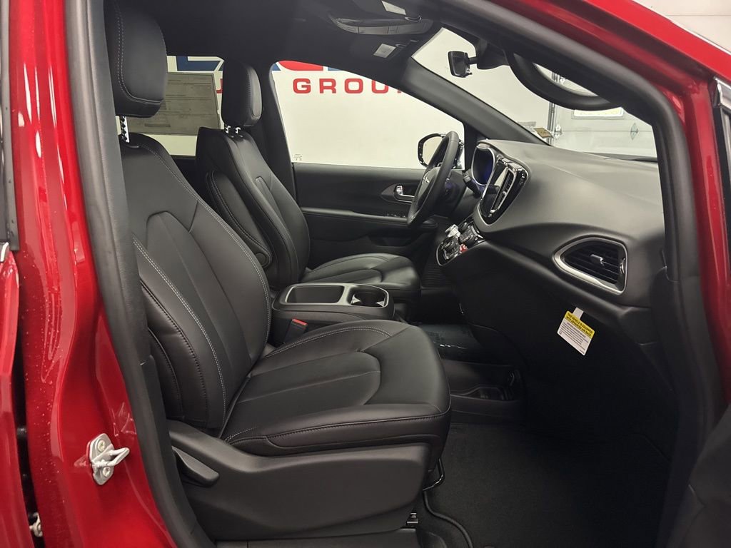 New 2026 Chrysler Voyager LX image 35