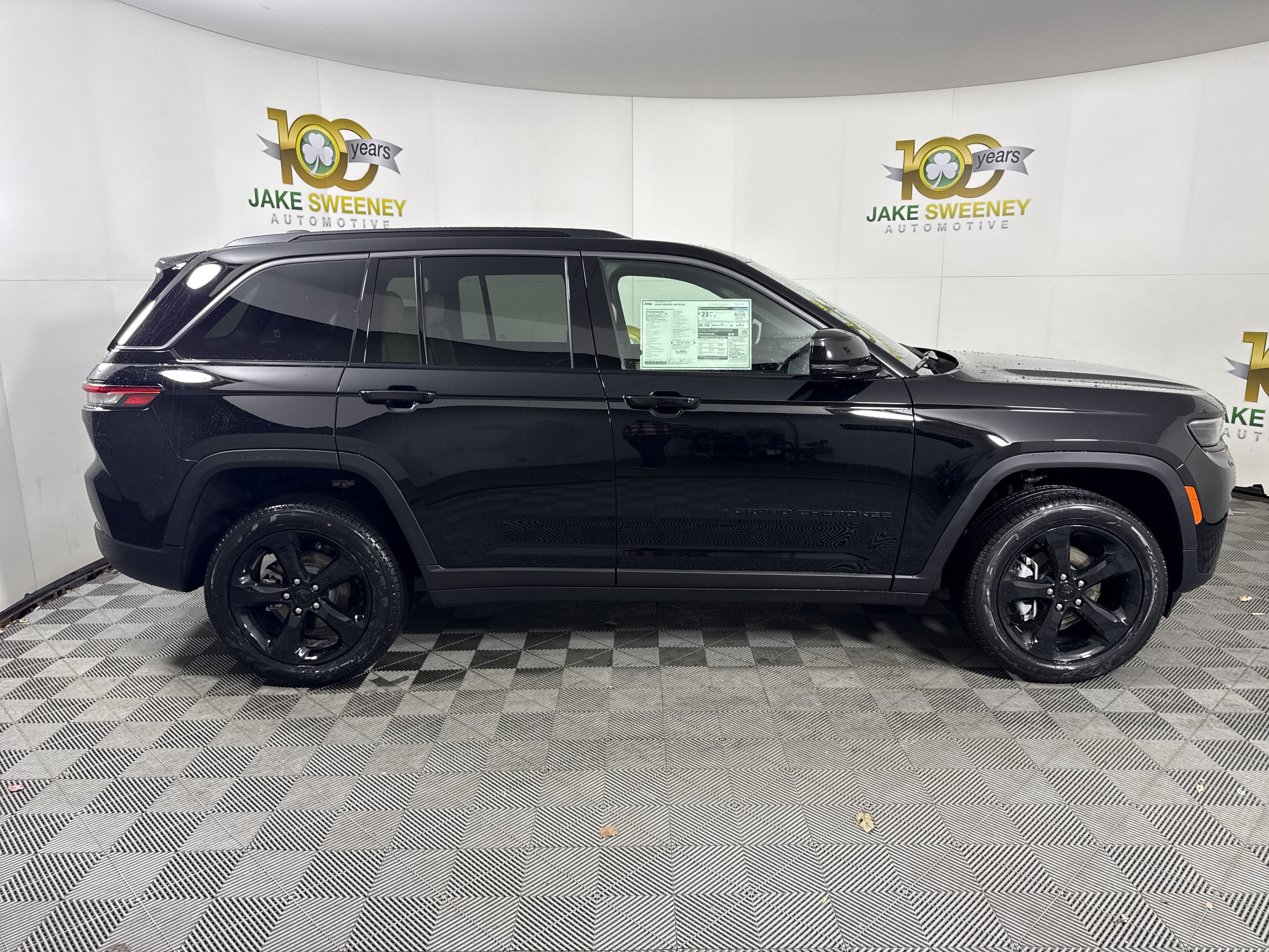 New 2026 Jeep Grand Cherokee Limited w/ Limited Altitude Package AWD/4WD image 11