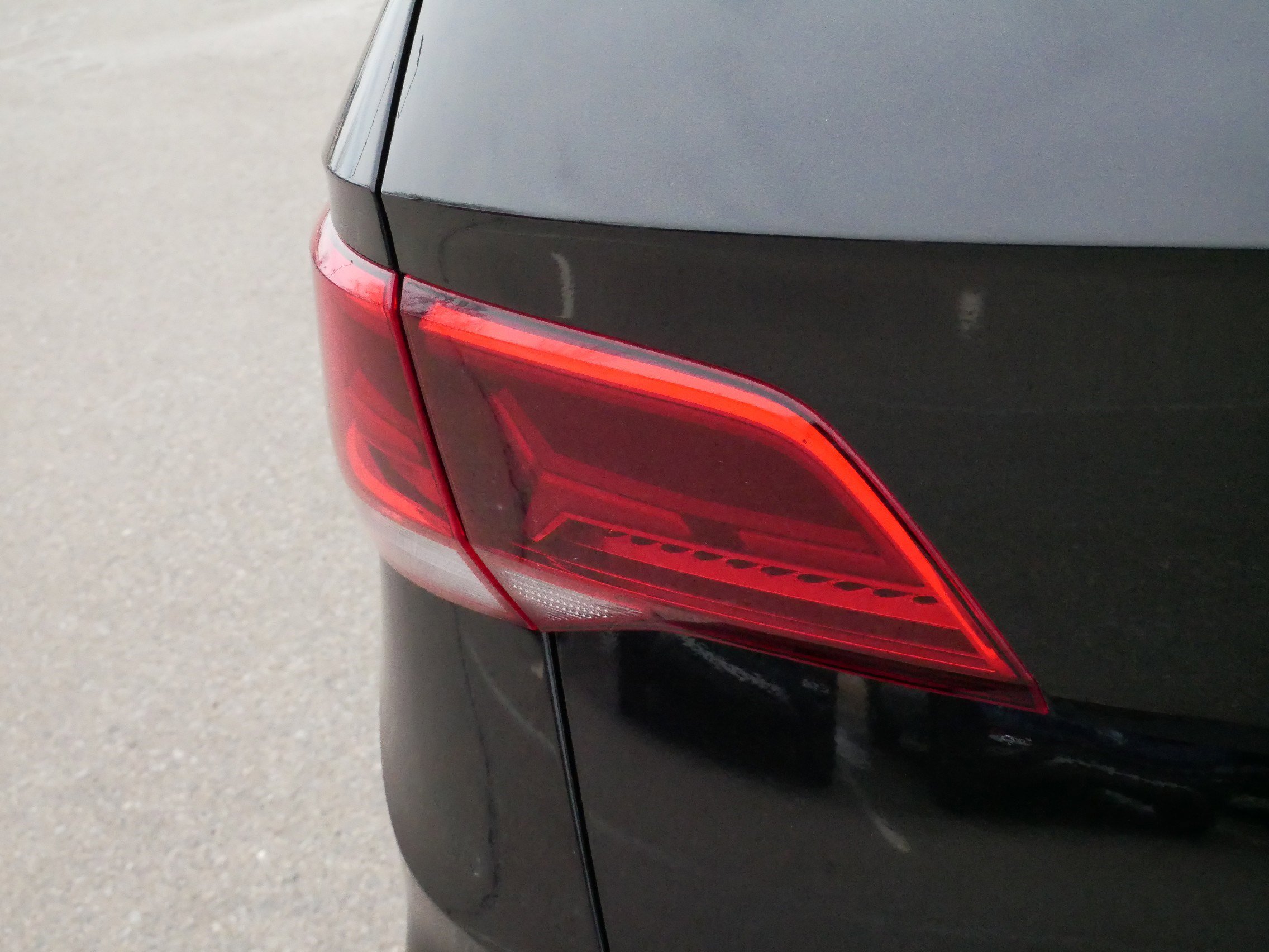 Certified 2022 Volkswagen Taos SEL w/ Panoramic Sunroof Package image 17