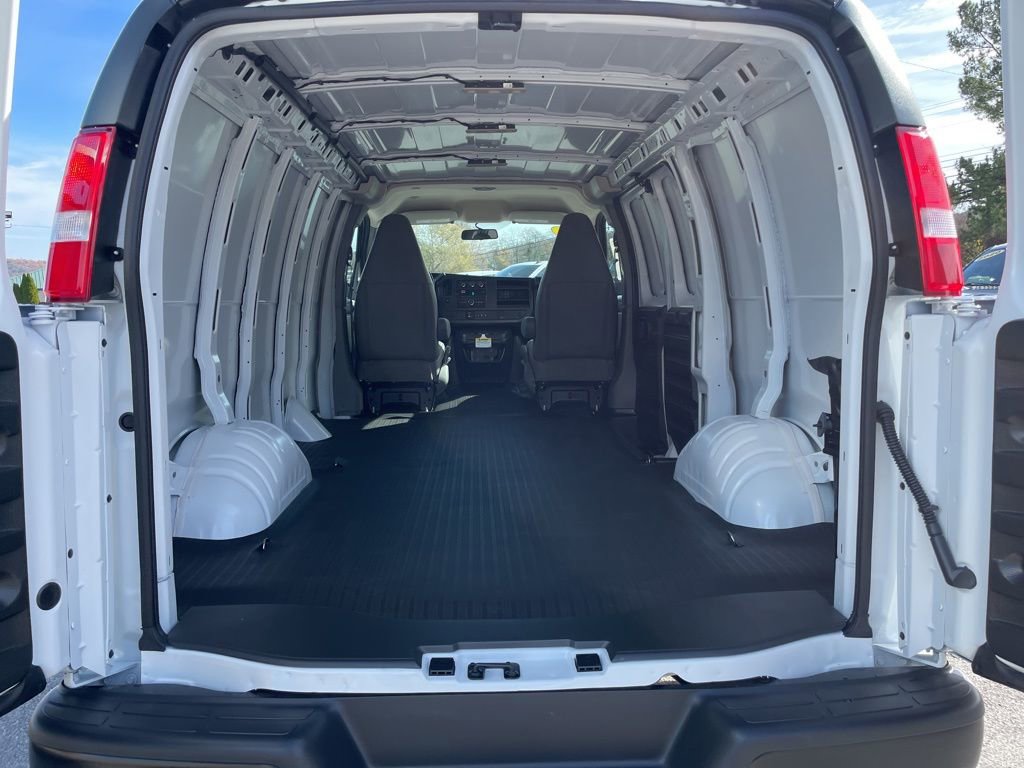 New 2025 Chevrolet Express 2500 Work Van image 38