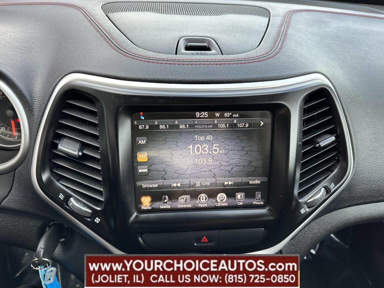 Used 2017 Jeep Cherokee Trailhawk w/ Cold Weather Group image 37