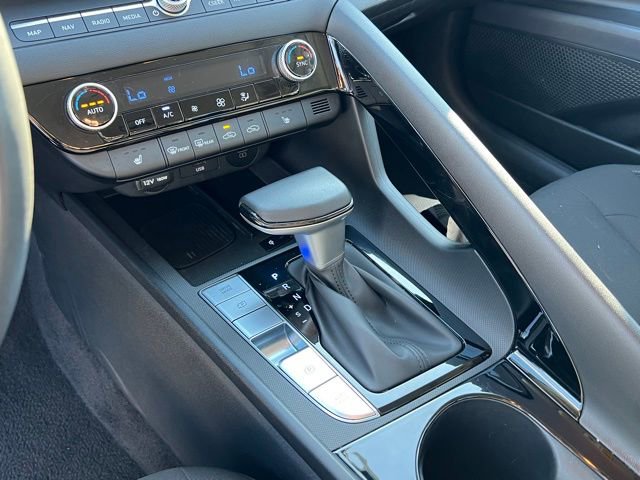 Certified 2025 Hyundai Elantra SEL image 22