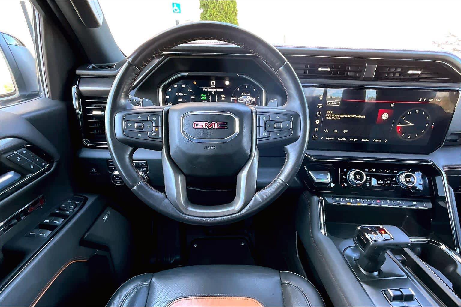 Used 2023 GMC Sierra 1500 AT4 w/ AT4 Premium Package AWD/4WD image 6