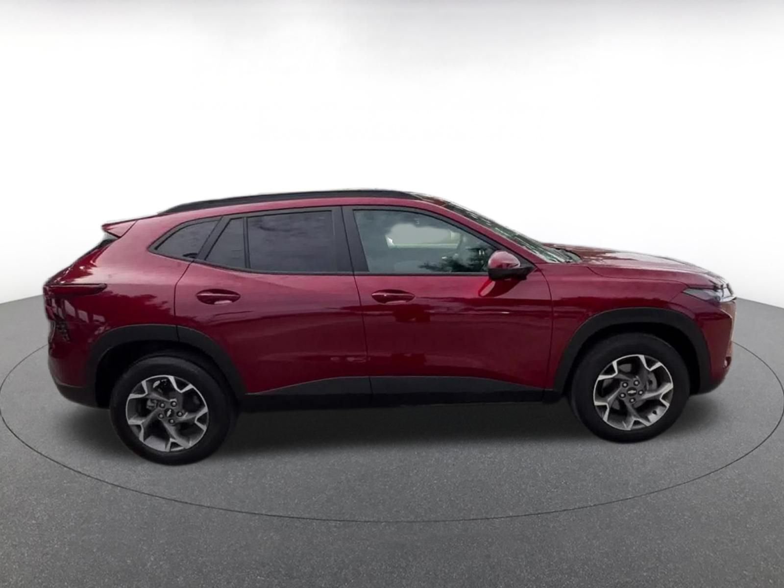 Used 2025 Chevrolet Trax LT w/ LT Convenience Package FWD image 16