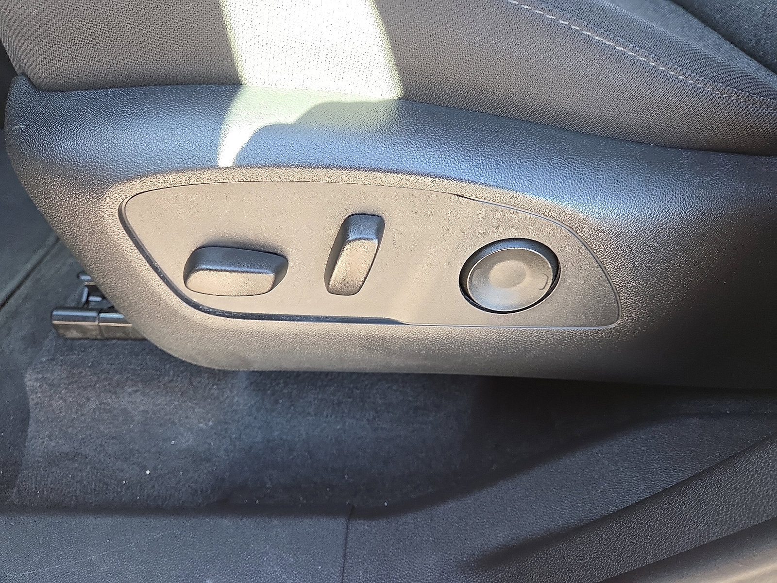 Used 2025 GMC Acadia Elevation image 13