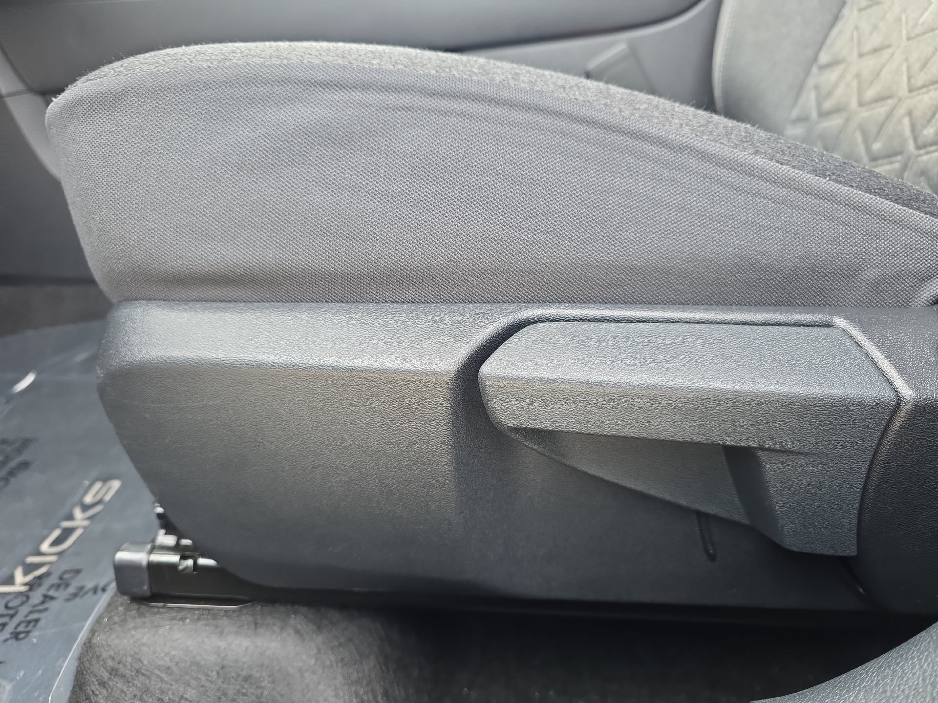 Certified 2025 Nissan Kicks SV FWD image 27