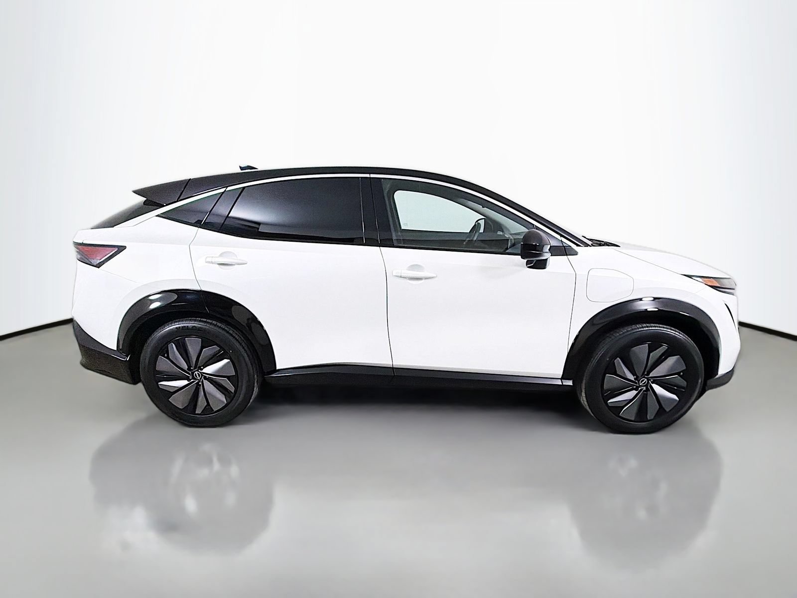 Used 2023 Nissan Ariya FWD image 6