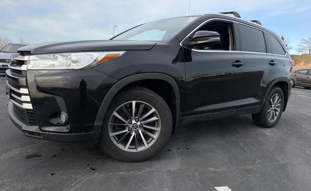Used 2019 Toyota Highlander XLE image 1