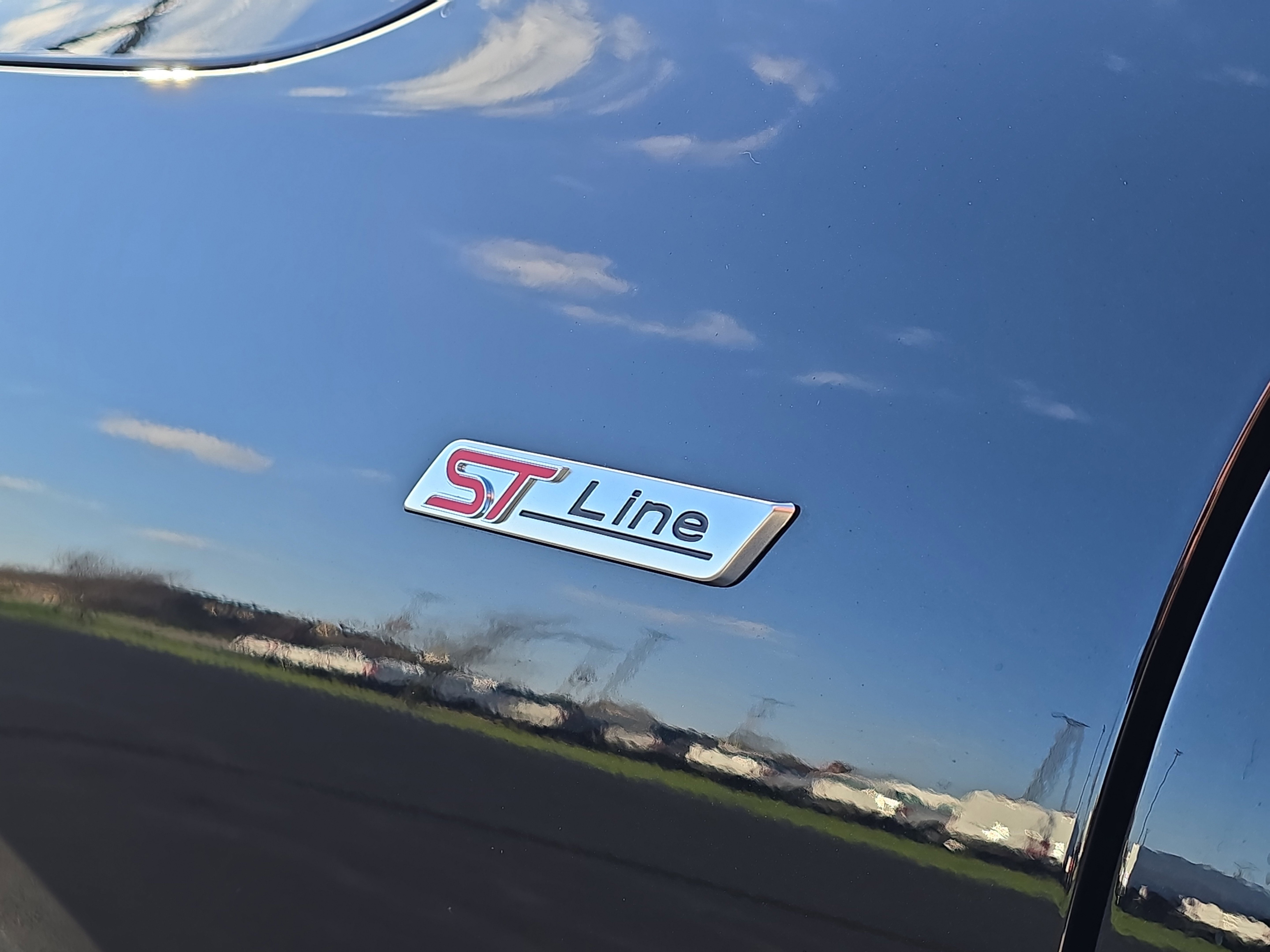 New 2025 Ford Escape ST-Line w/ Cold Weather Package image 6