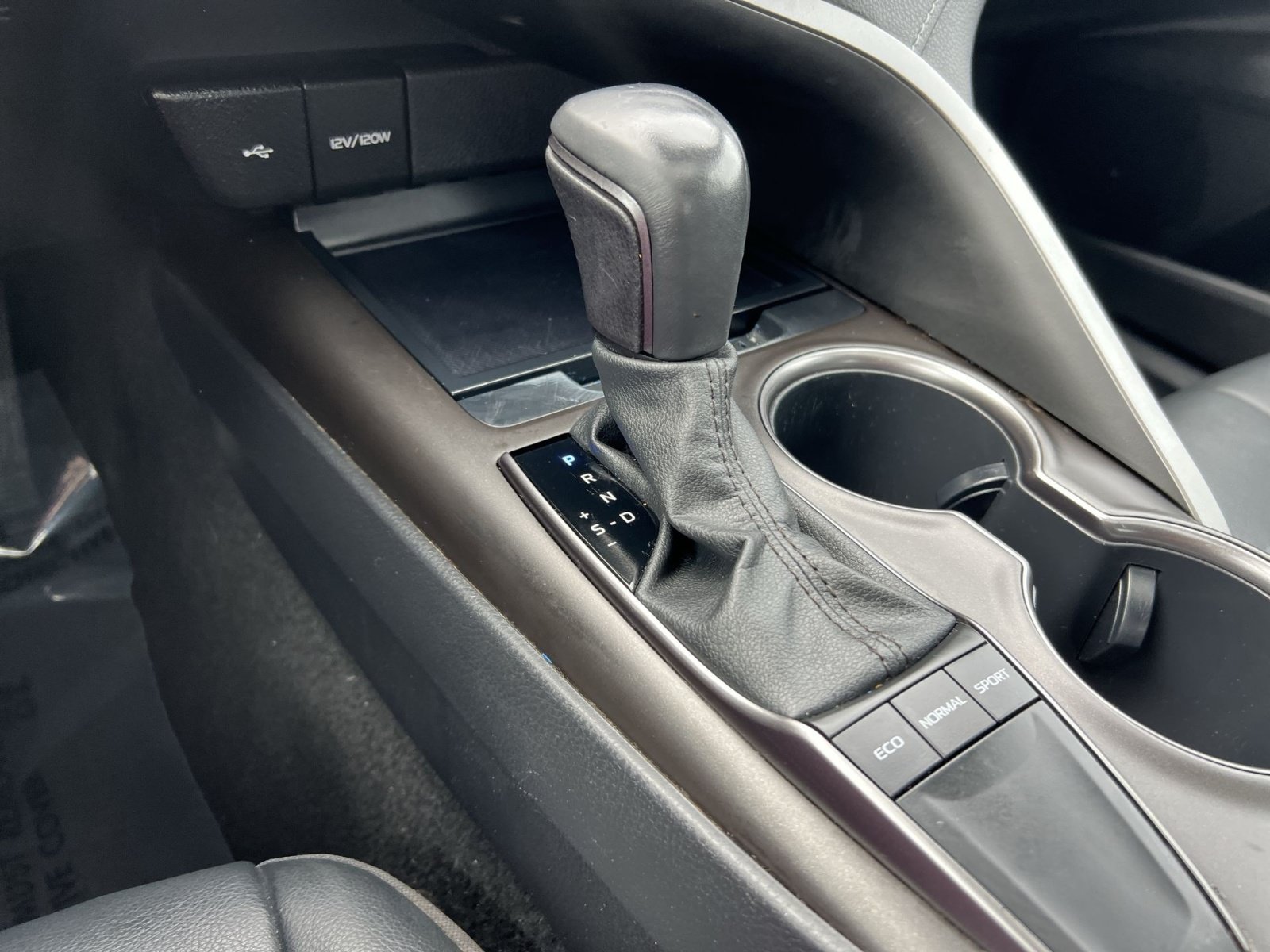 Used 2023 Toyota Camry SE w/ Cold Weather Package FWD image 21
