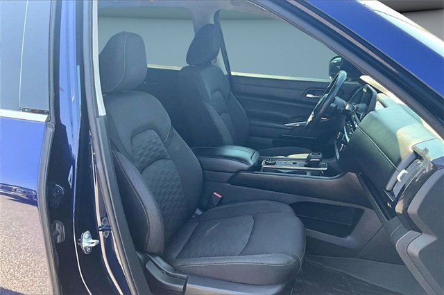 Used 2022 Nissan Pathfinder SV image 30