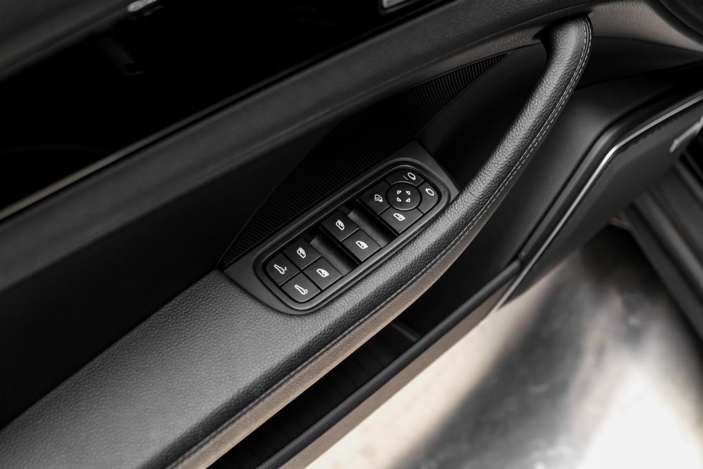 Used 2022 Porsche Panamera 4 AWD/4WD image 47