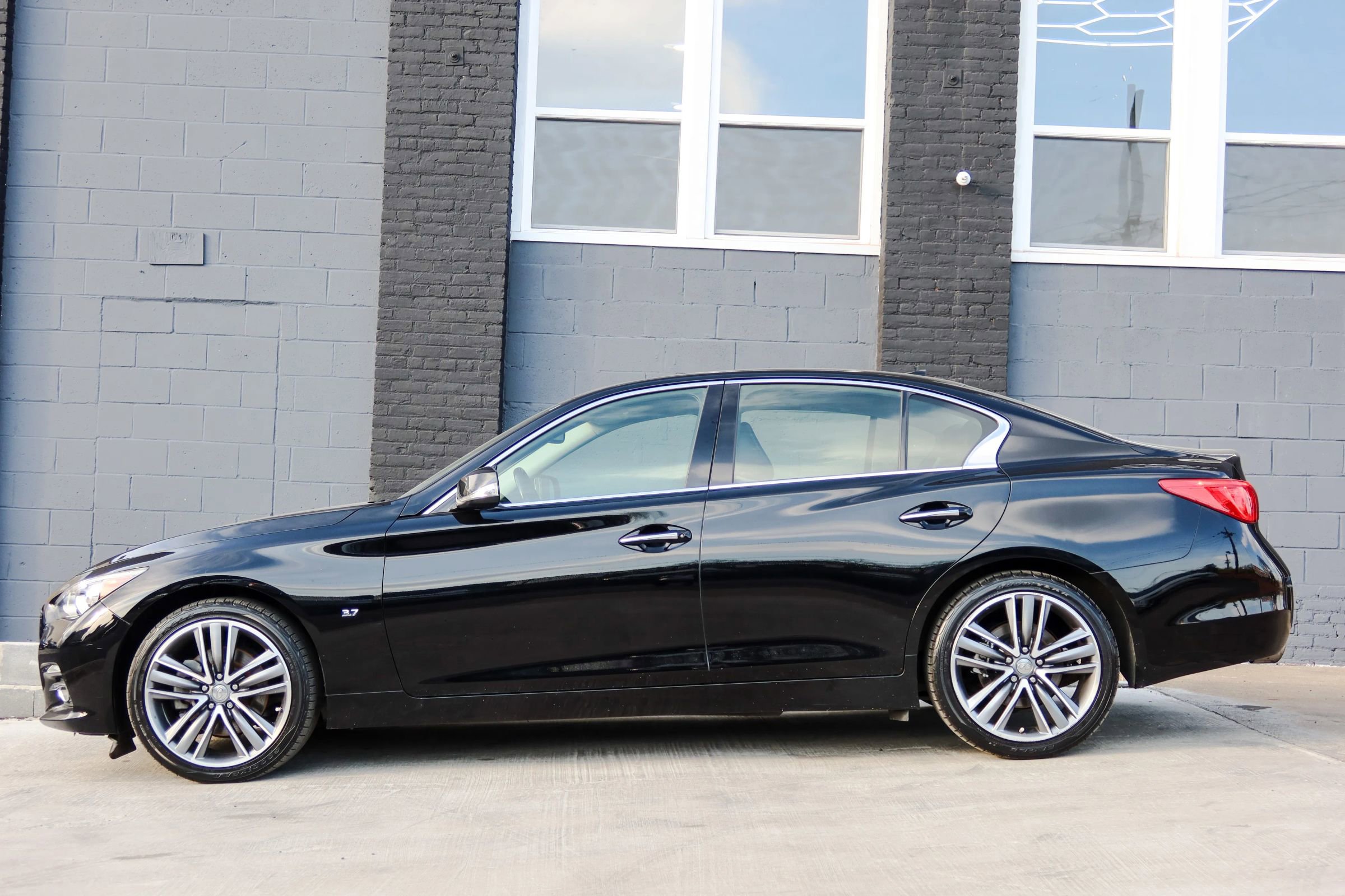 Used 2015 INFINITI Q50 Premium w/ Navigation Package image 5