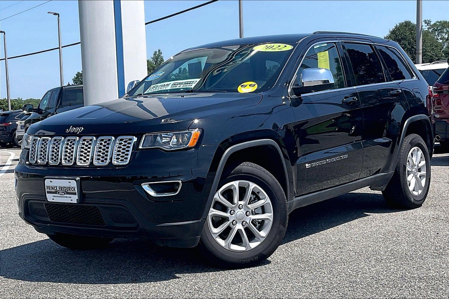 Used 2022 Jeep Grand Cherokee Laredo E AWD/4WD image 3