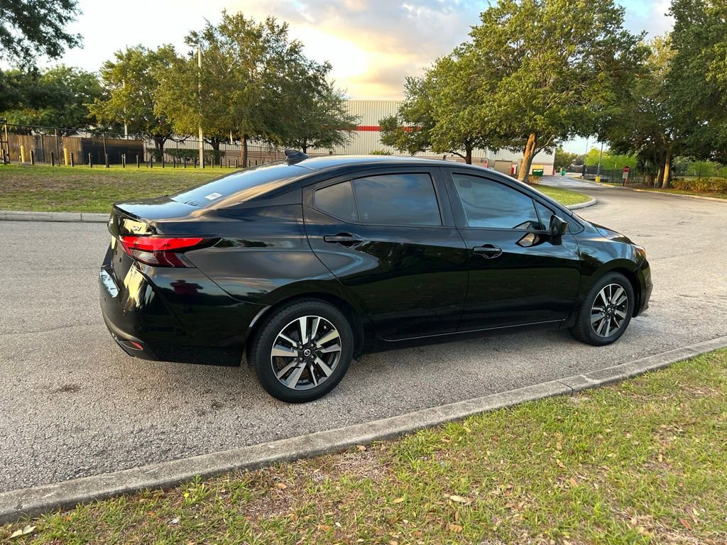 Used 2022 Nissan Versa SV FWD image 5
