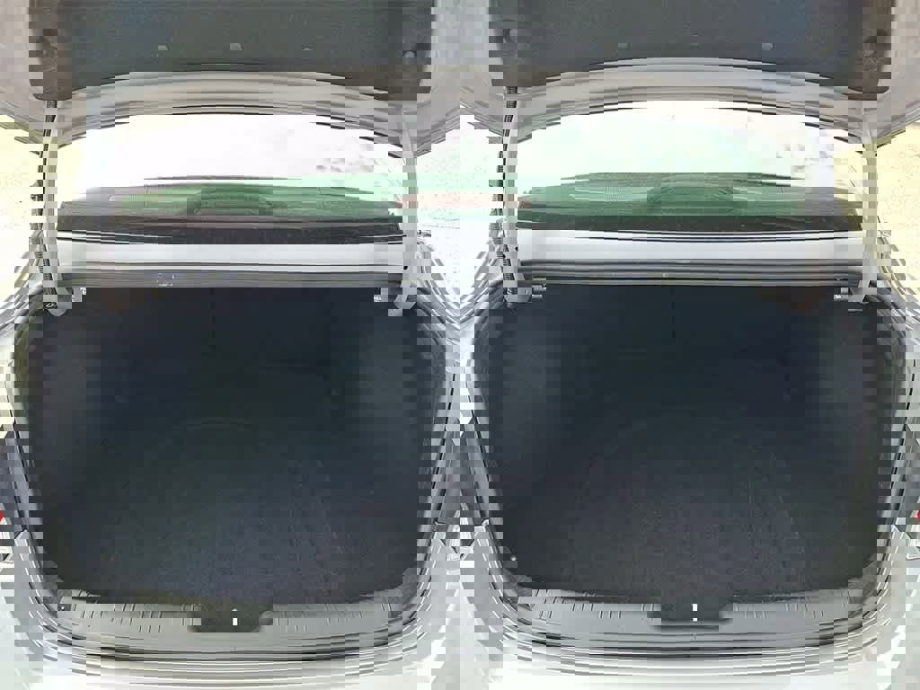 Used 2025 Hyundai Elantra Limited image 29