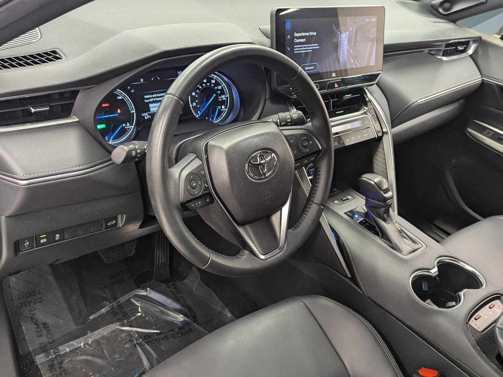 Used 2024 Toyota Venza XLE image 3