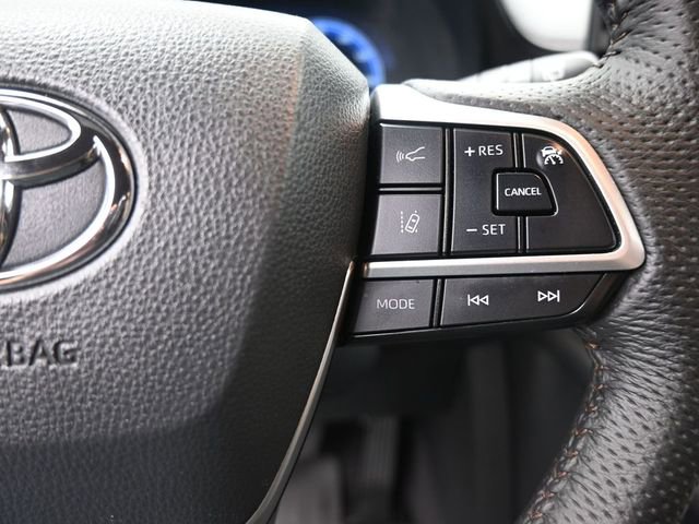 Used 2025 Toyota Sienna Limited image 23