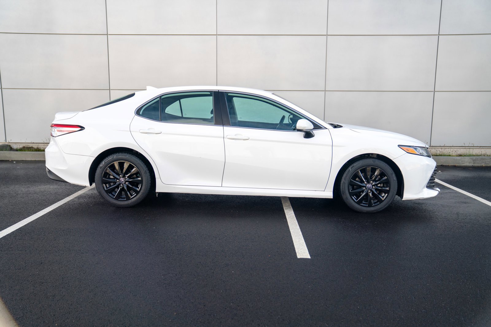 Used 2019 Toyota Camry LE image 8