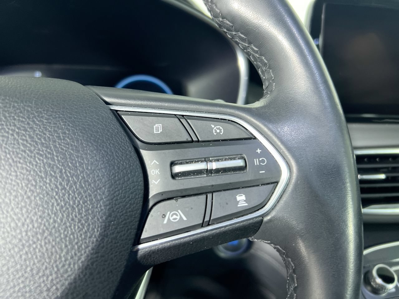 Used 2021 Hyundai Santa Fe SEL w/ Convenience + Premium Package FWD image 13