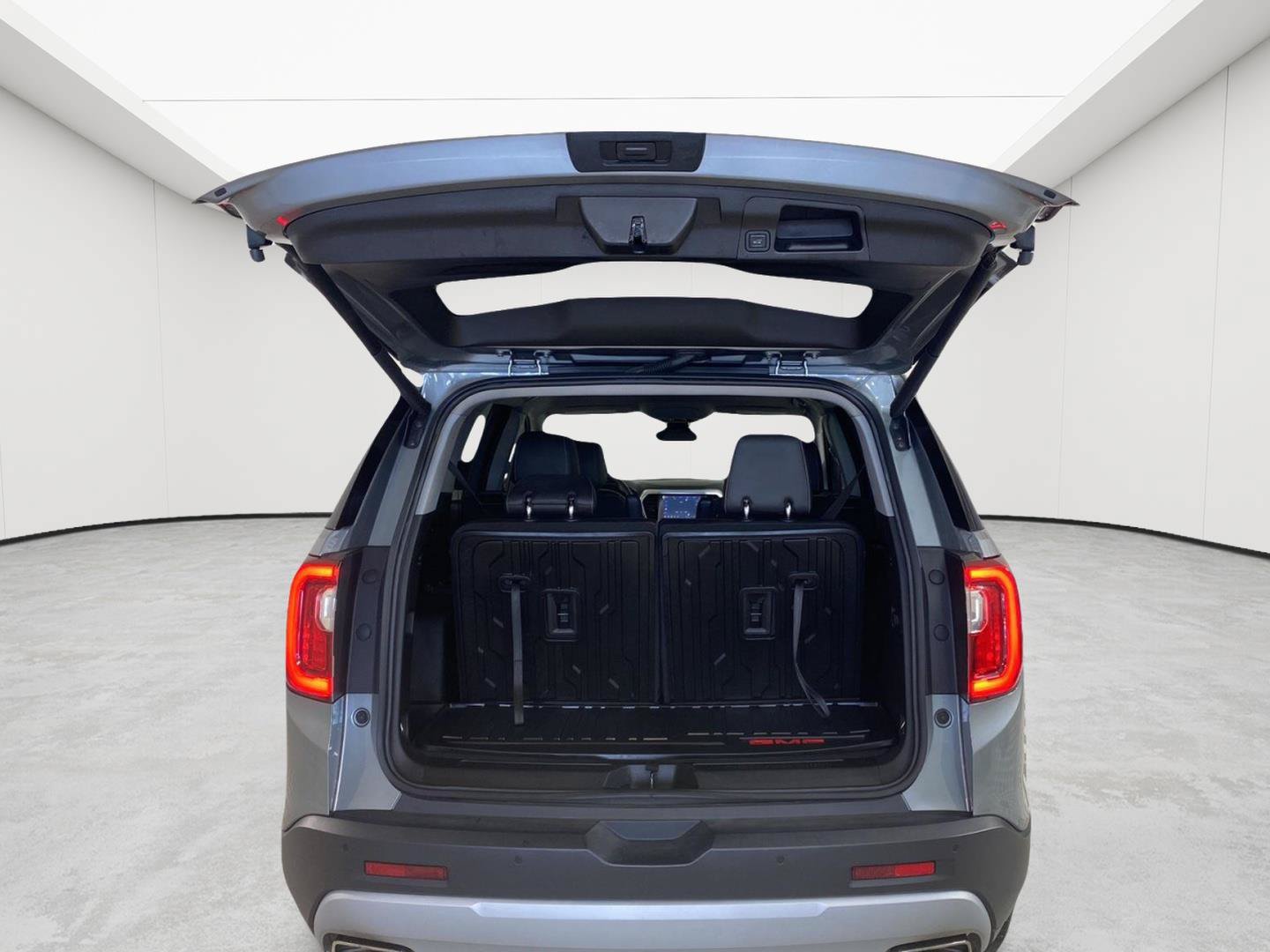 Certified 2023 GMC Acadia SLT w/ LPO, Floor Liner Package FWD image 7